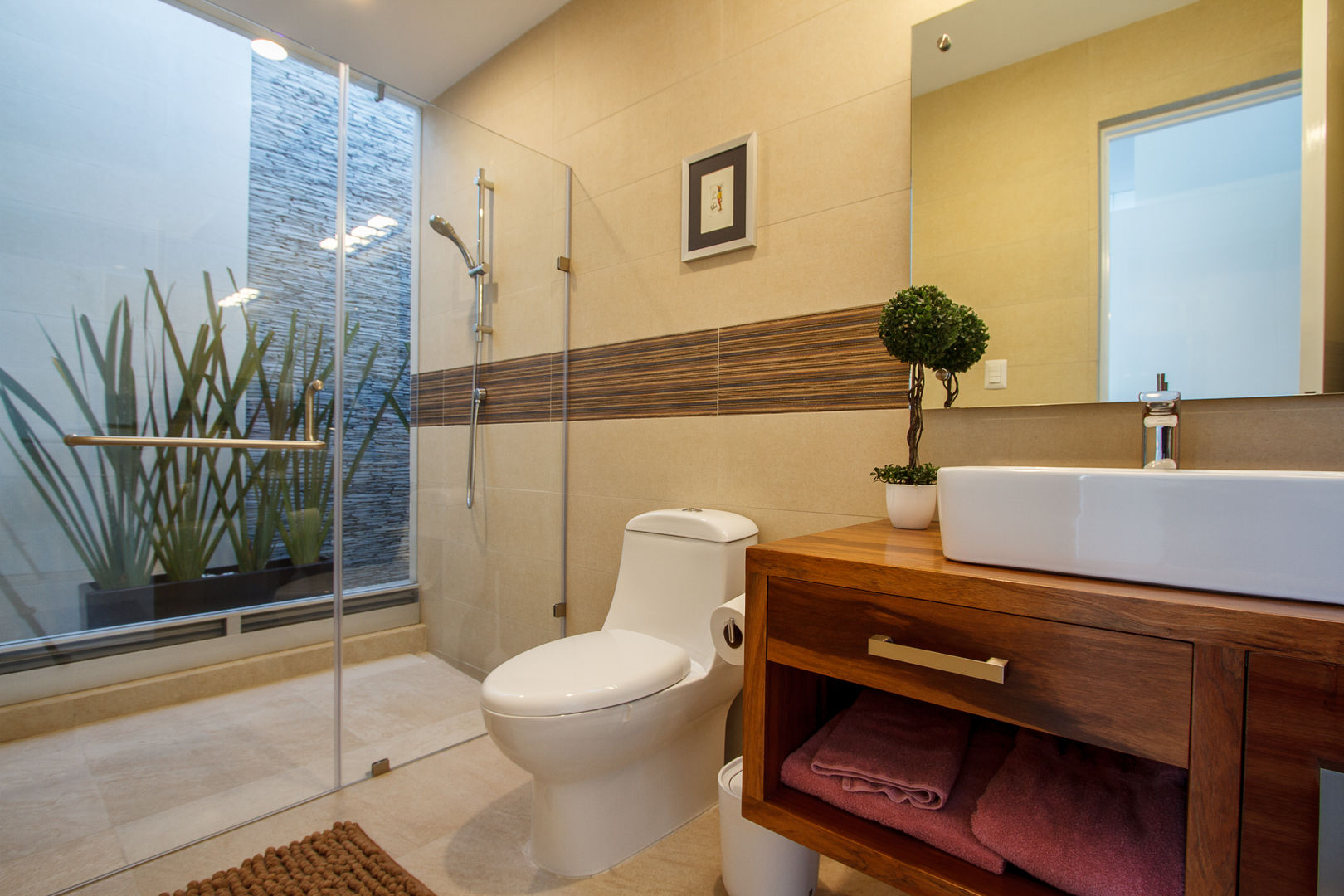 CASA ALEGRA, SANTIAGO PARDO ARQUITECTO SANTIAGO PARDO ARQUITECTO Modern style bathrooms