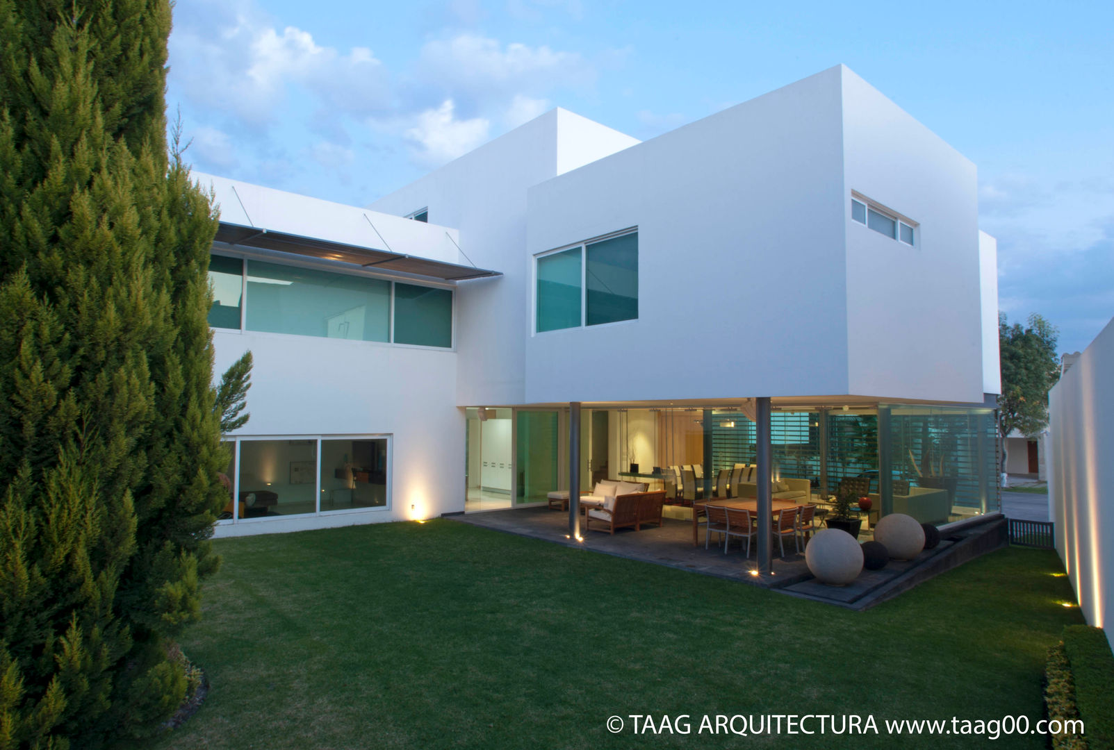 Residencia de lujo en el bajío, TaAG Arquitectura TaAG Arquitectura Moderne huizen