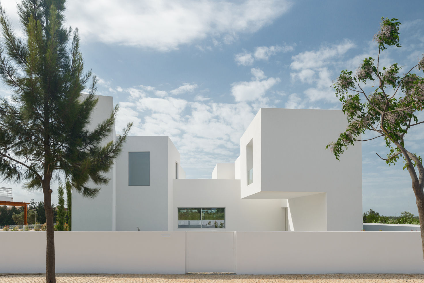 Habitações unifamiliares modernas na natureza, Corpo Atelier Corpo Atelier Casas modernas