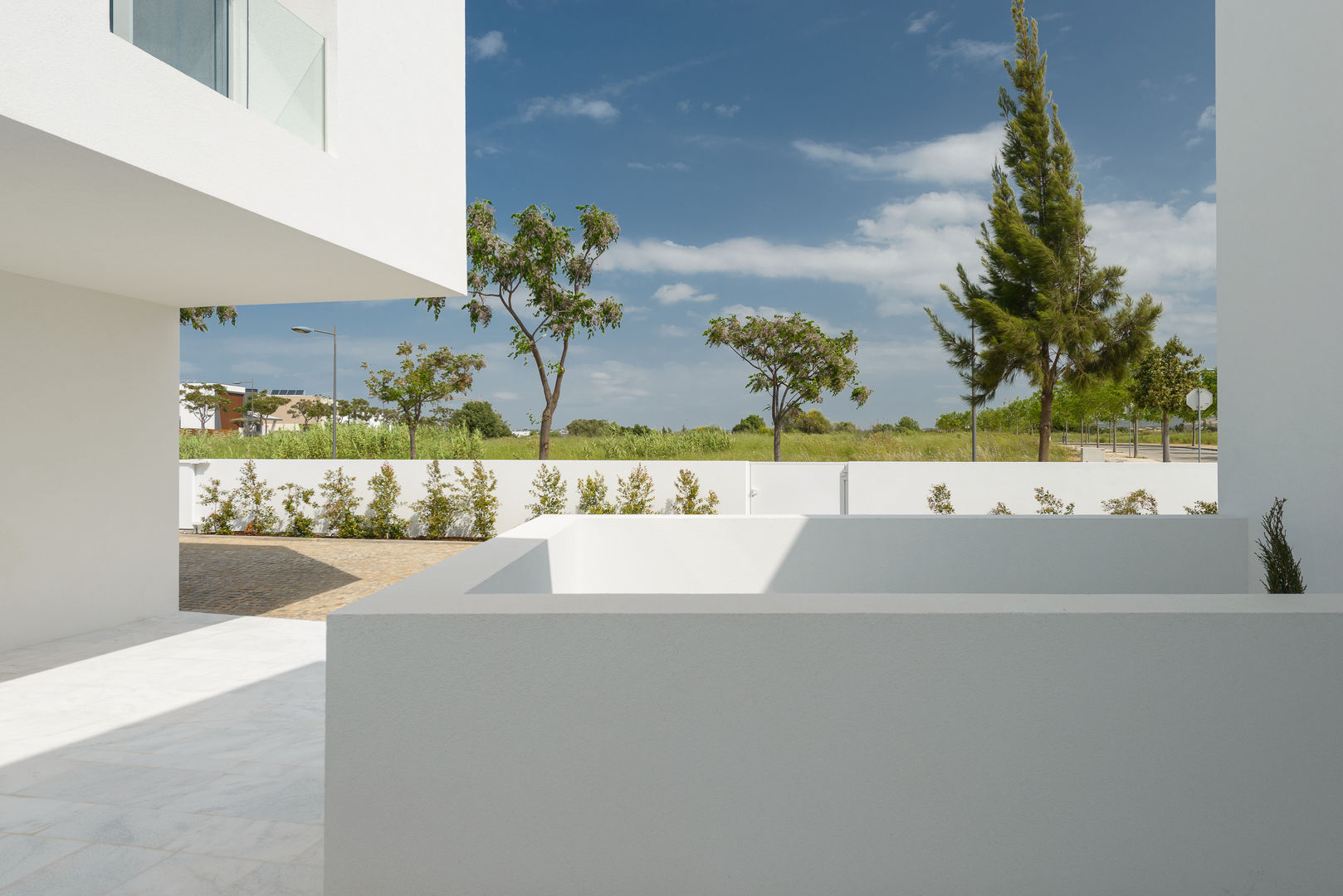 Habitações unifamiliares modernas na natureza, Corpo Atelier Corpo Atelier Casas modernas