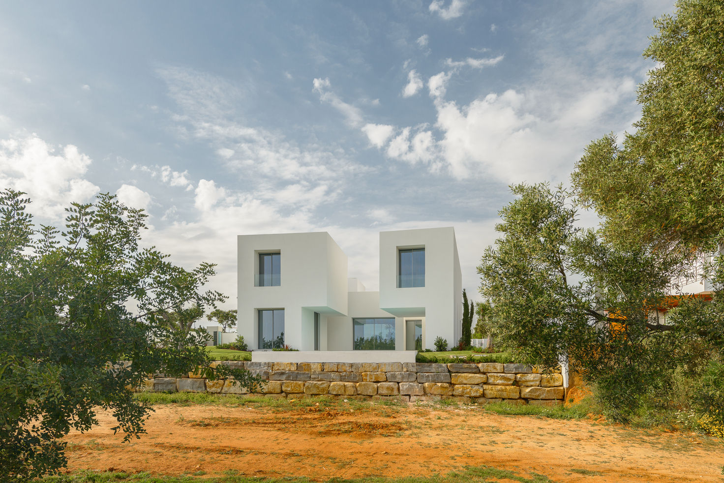 Habitações unifamiliares modernas na natureza, Corpo Atelier Corpo Atelier Casas modernas: Ideas, imágenes y decoración