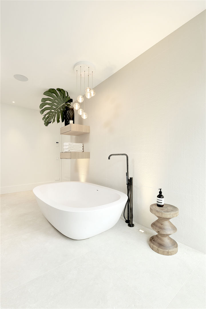 PENTHOUSE AMSTERDAM, J.PHINE J.PHINE Minimalist style bathroom