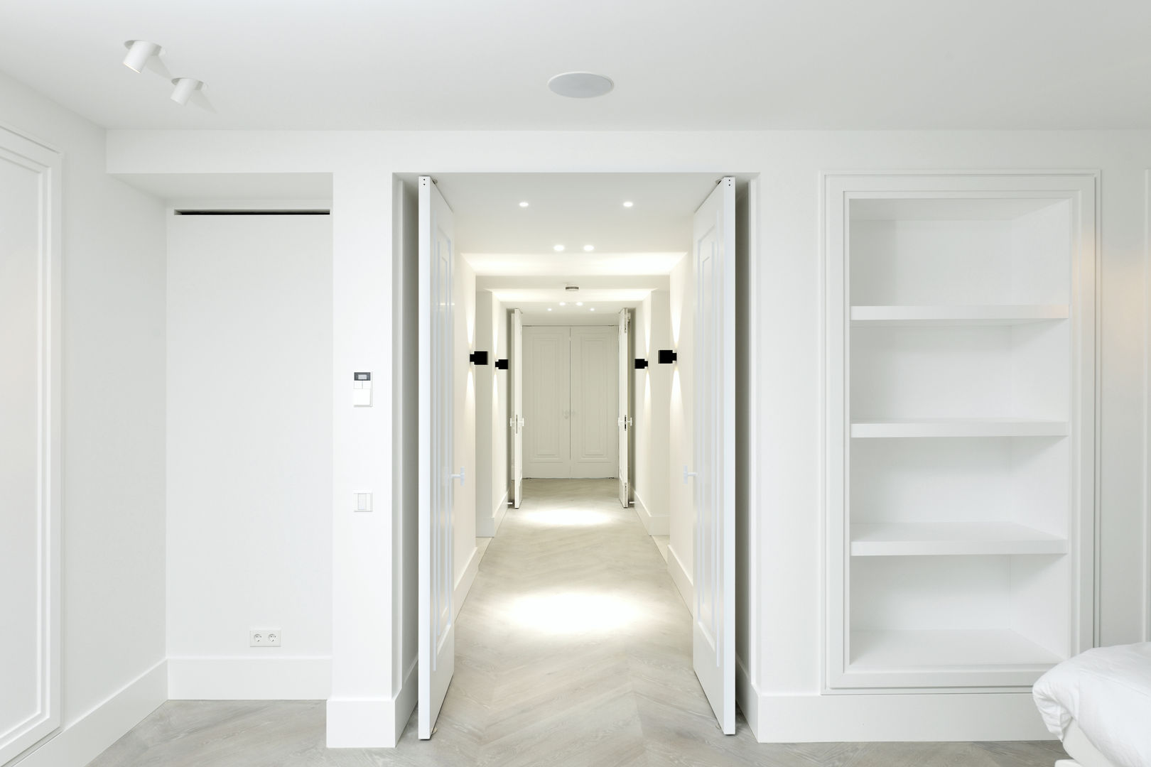 PENTHOUSE AMSTERDAM, J.PHINE J.PHINE Minimalist corridor, hallway & stairs