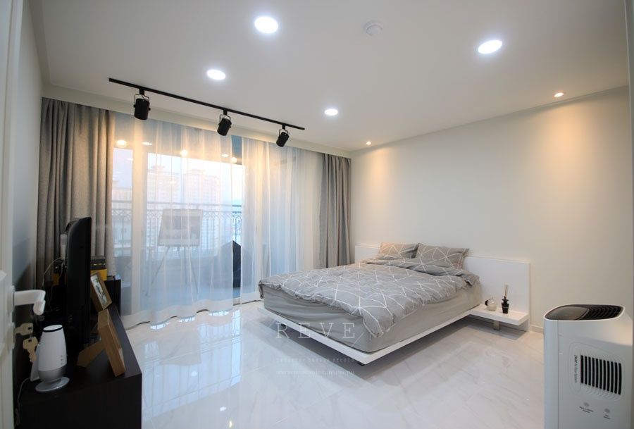 [신혼집인테리어] 서울 영등포 대림동 한솔솔파크 아파트인테리어 33PY, 디자인스튜디오 레브 디자인스튜디오 레브 Modern style bedroom