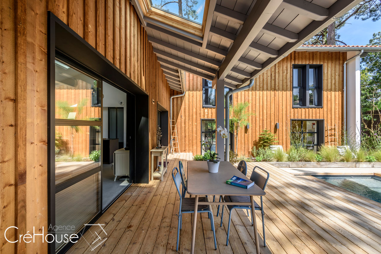 Création d’une maison individuelle avec piscine, Agence CréHouse Agence CréHouse Maisons modernes