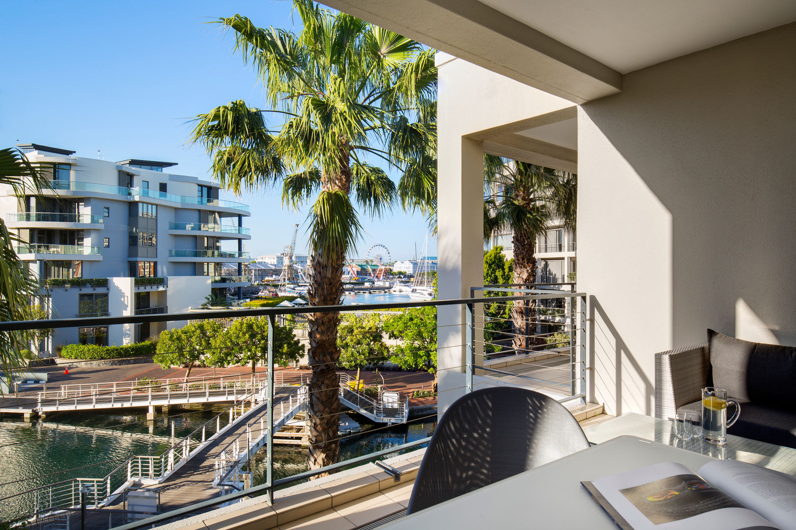 The V&A Marina & The Waterclub Apartments Project, MINC DESIGN STUDIO MINC DESIGN STUDIO Patios & Decks