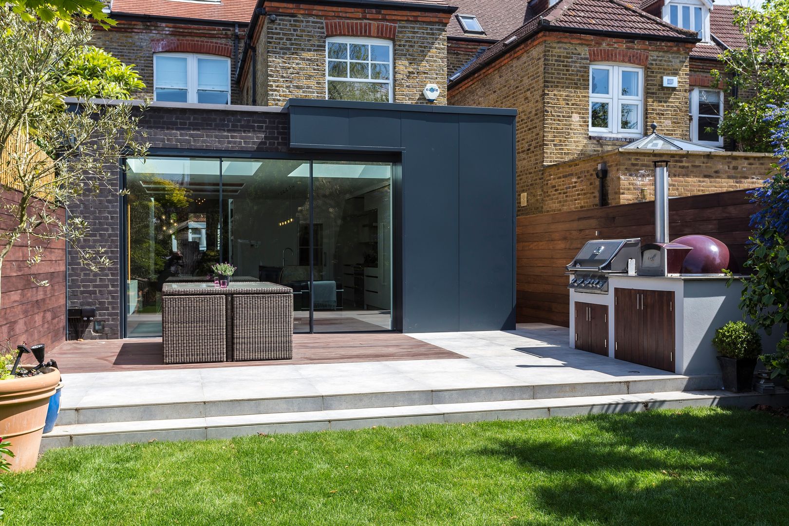 Waldegrave homify Casas modernas: Ideas, imágenes y decoración Waldegrave,minimal windows,sliding doors,living space,extension,hidden pocket,glass doors