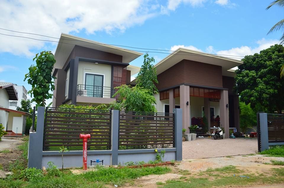 บ้านชั้นครึ่ง สไตล์โมเดิร์น, Add-con Architect Add-con Architect Casas modernas