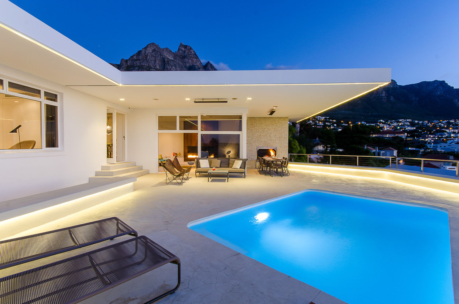 Camps Bay House 1, GSQUARED architects GSQUARED architects ミニマルな 家