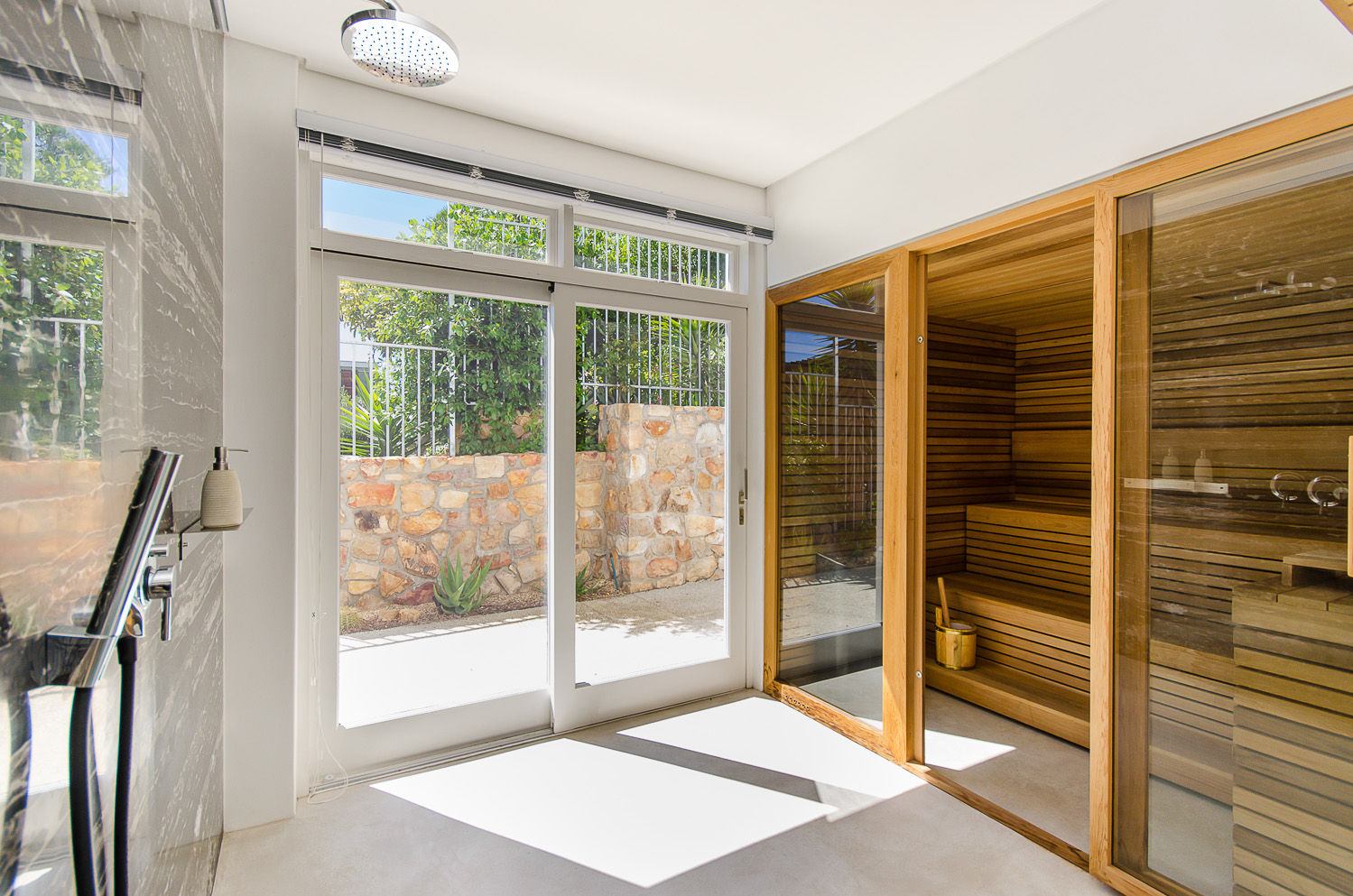 Camps Bay House 1, GSQUARED architects GSQUARED architects Minimalist spa Engineered Wood Transparent