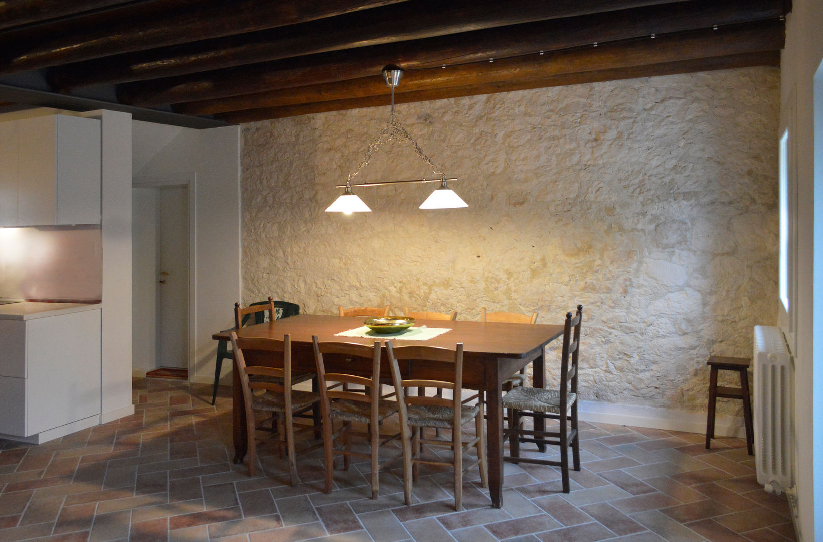 homify Rustic style dining room