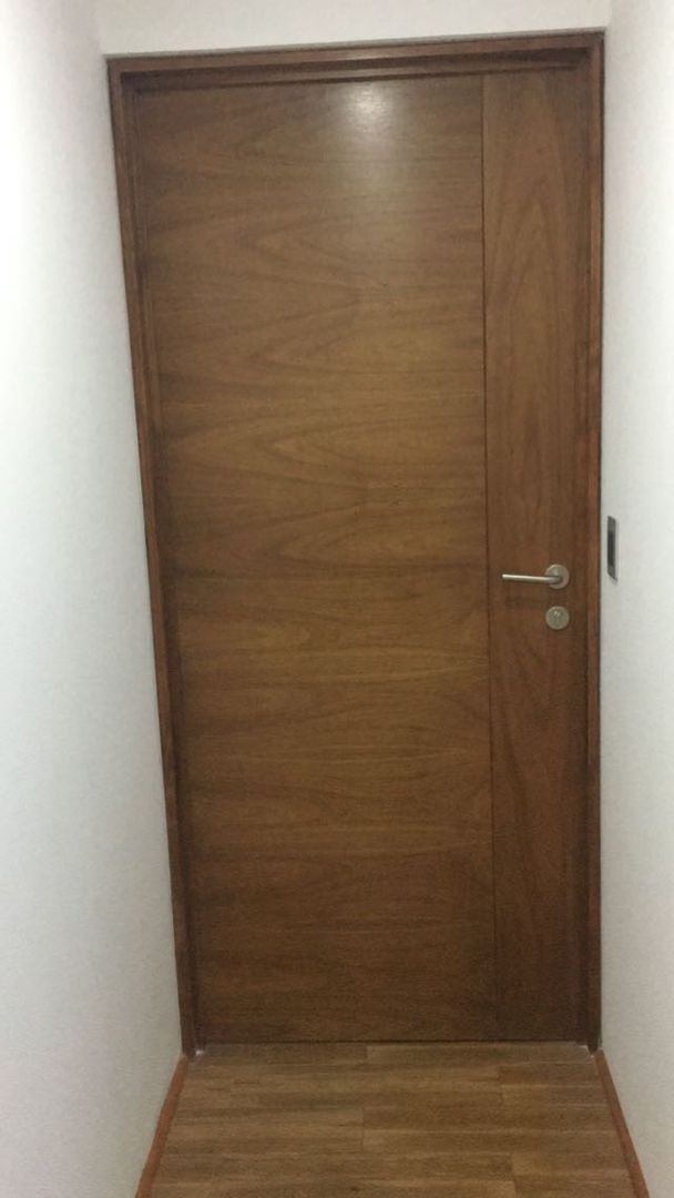 PUERTA EN MADERA TZALAM homify Puertas y ventanas de estilo moderno Madera Acabado en madera