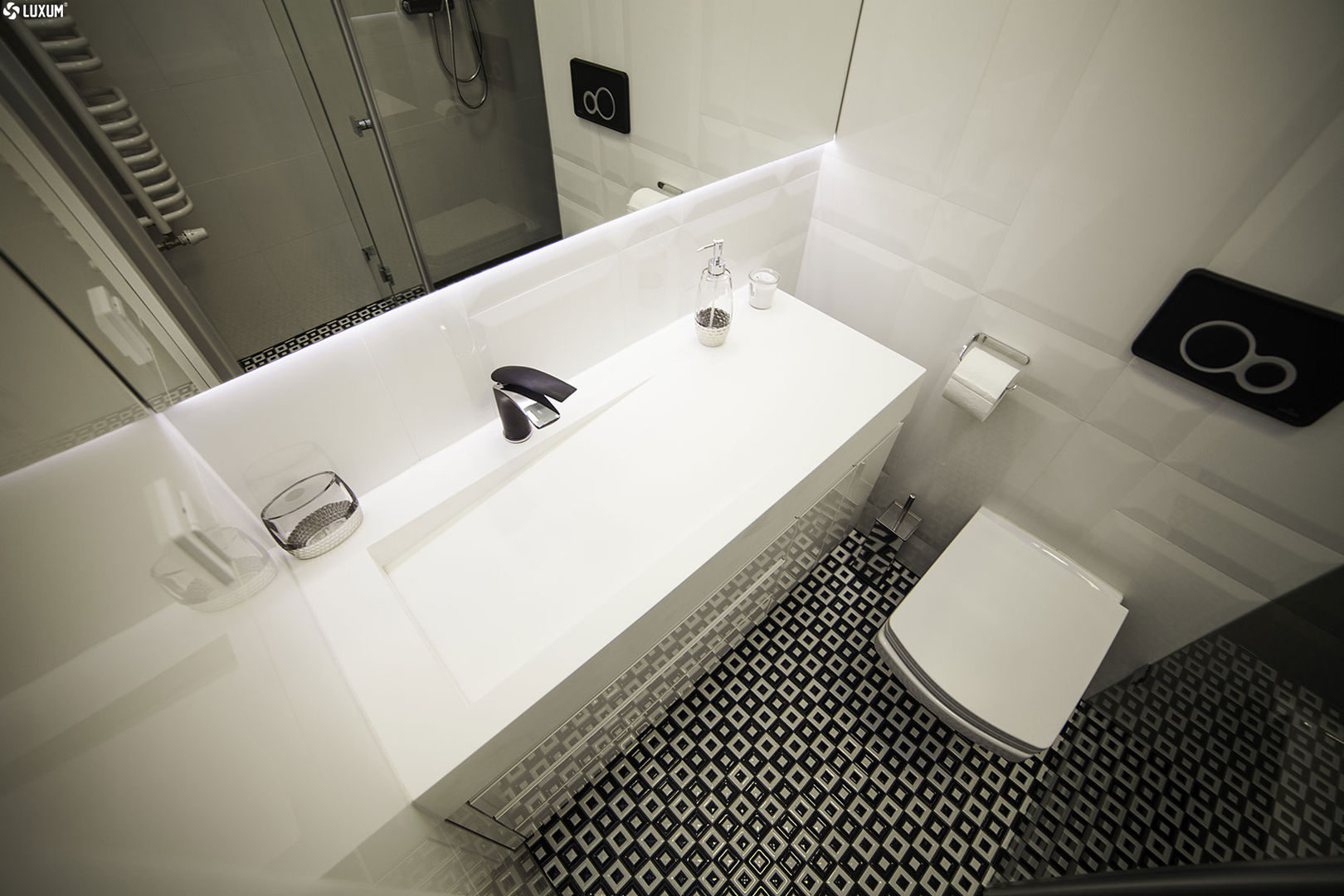 Prostokątna umywalka z odpływem liniowym od Luxum. , Luxum Luxum Skandynawska łazienka luxum,umywalka,łazienka,pomysły,architektura,wnętrza,nietypowa umywalka,dizajn,design,odpływ liniowy,szafka łazienkowa,czarna bateria