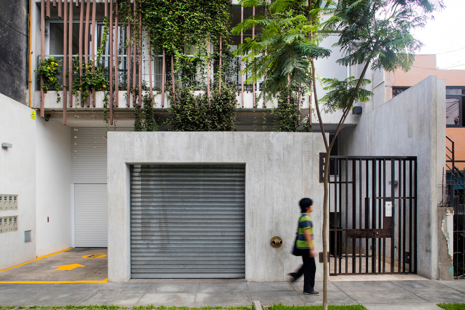 Edificio Madreselva, Vicca Verde Vicca Verde Casas modernas: Ideas, imágenes y decoración