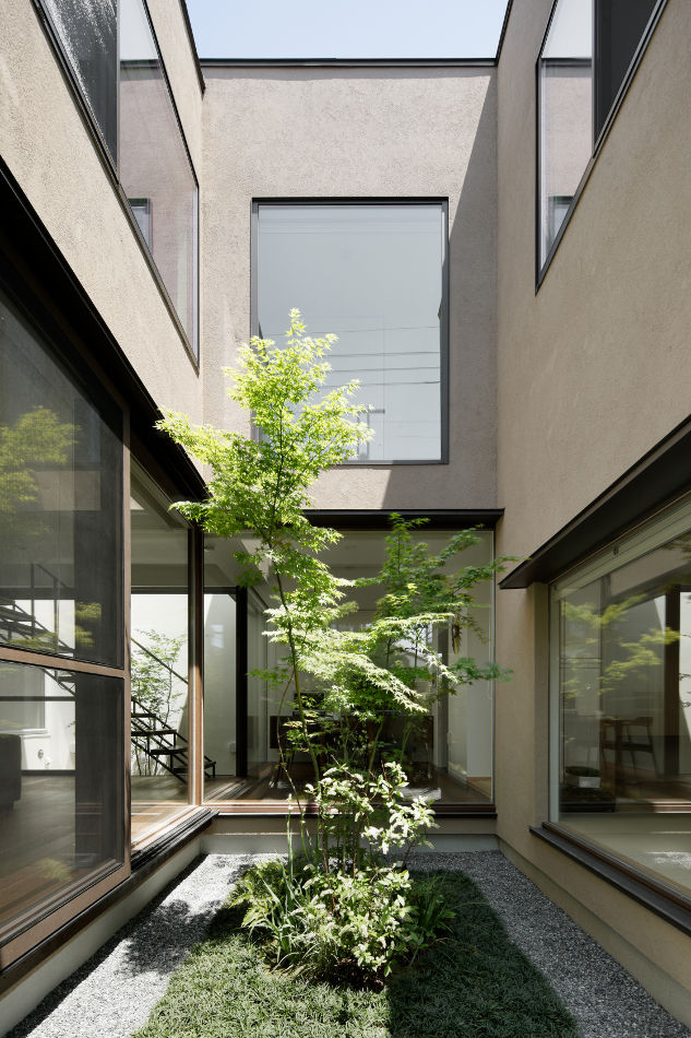 047国立Nさんの家, atelier137 ARCHITECTURAL DESIGN OFFICE atelier137 ARCHITECTURAL DESIGN OFFICE Nowoczesny ogród