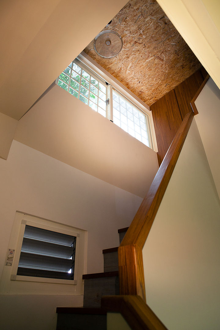 homify Eclectic style corridor, hallway & stairs