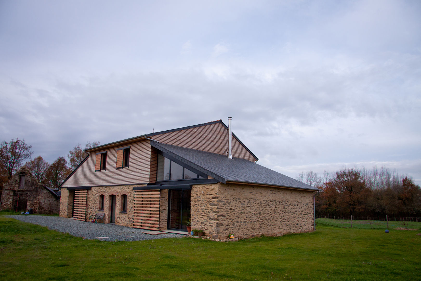 Habiter la ruine, Atelier Claire Dupriez Atelier Claire Dupriez Modern houses