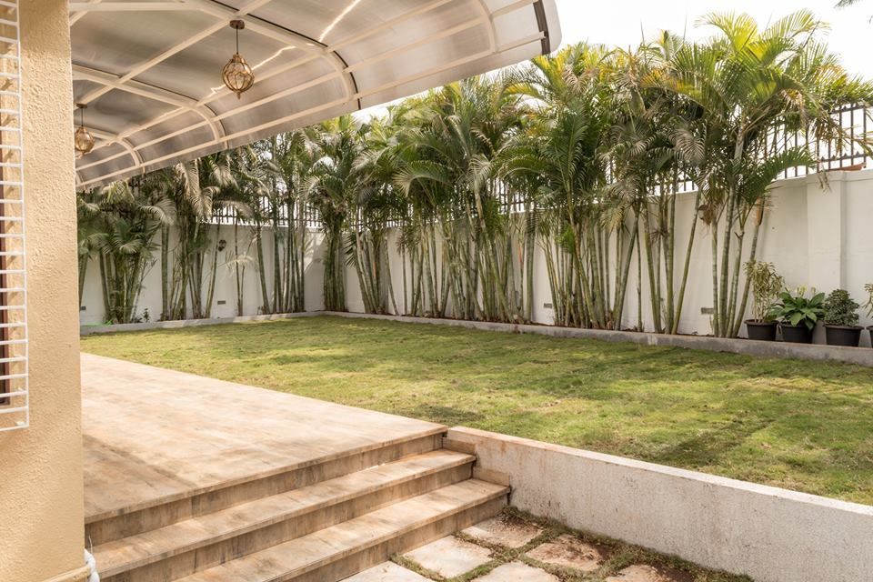 Rishi Villa - Pune, Aesthetica Aesthetica Jardines modernos: Ideas, imágenes y decoración