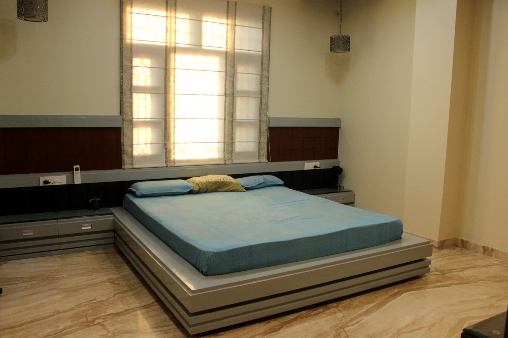 Residence-1, SA Architects SA Architects Modern Yatak Odası Orta Yoğunlukta Lifli Levha Yataklar & Yatak Başları