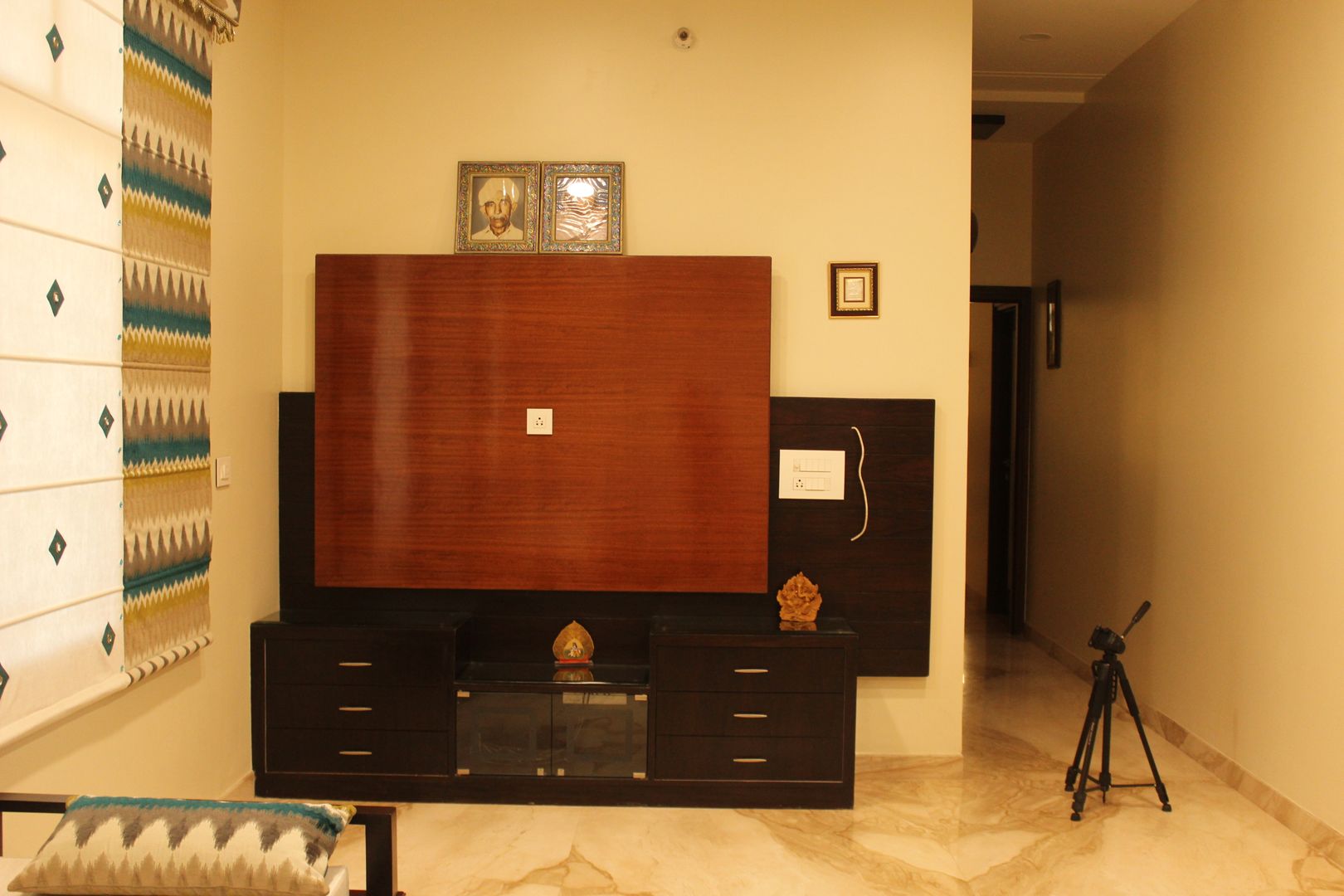 TV cabinet for the living room SA Architects Modern living room Wood Wood effect Accessories & decoration