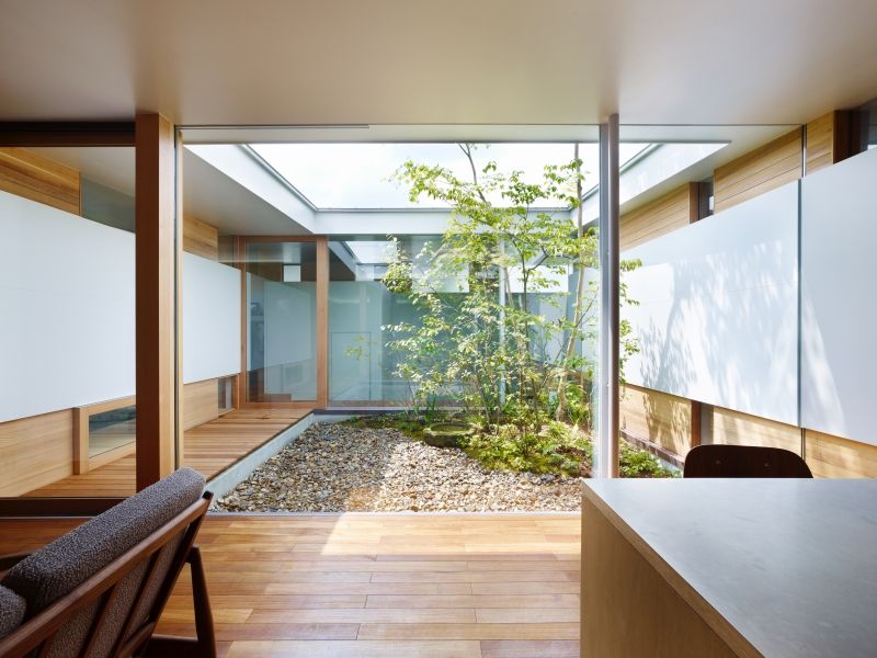 中庭のある平屋（コートハウス） / House in Sekiya, 藤原・室 建築設計事務所 藤原・室 建築設計事務所 Jardin moderne