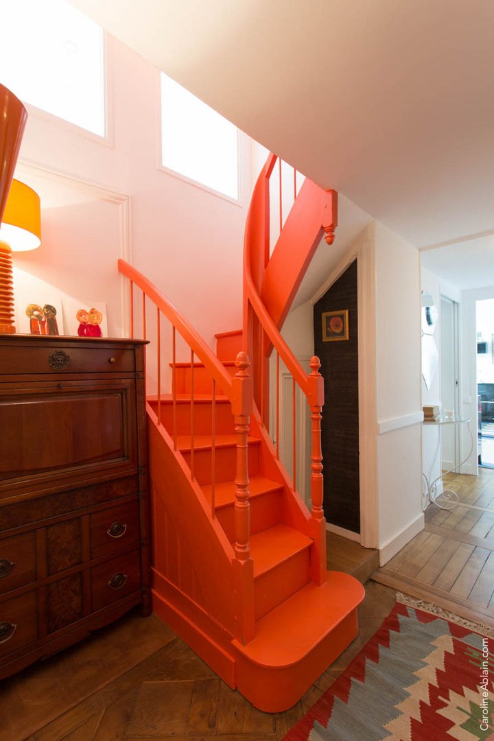 Jeux de volume et de couleur, Atelier Claire Dupriez Atelier Claire Dupriez Modern corridor, hallway & stairs