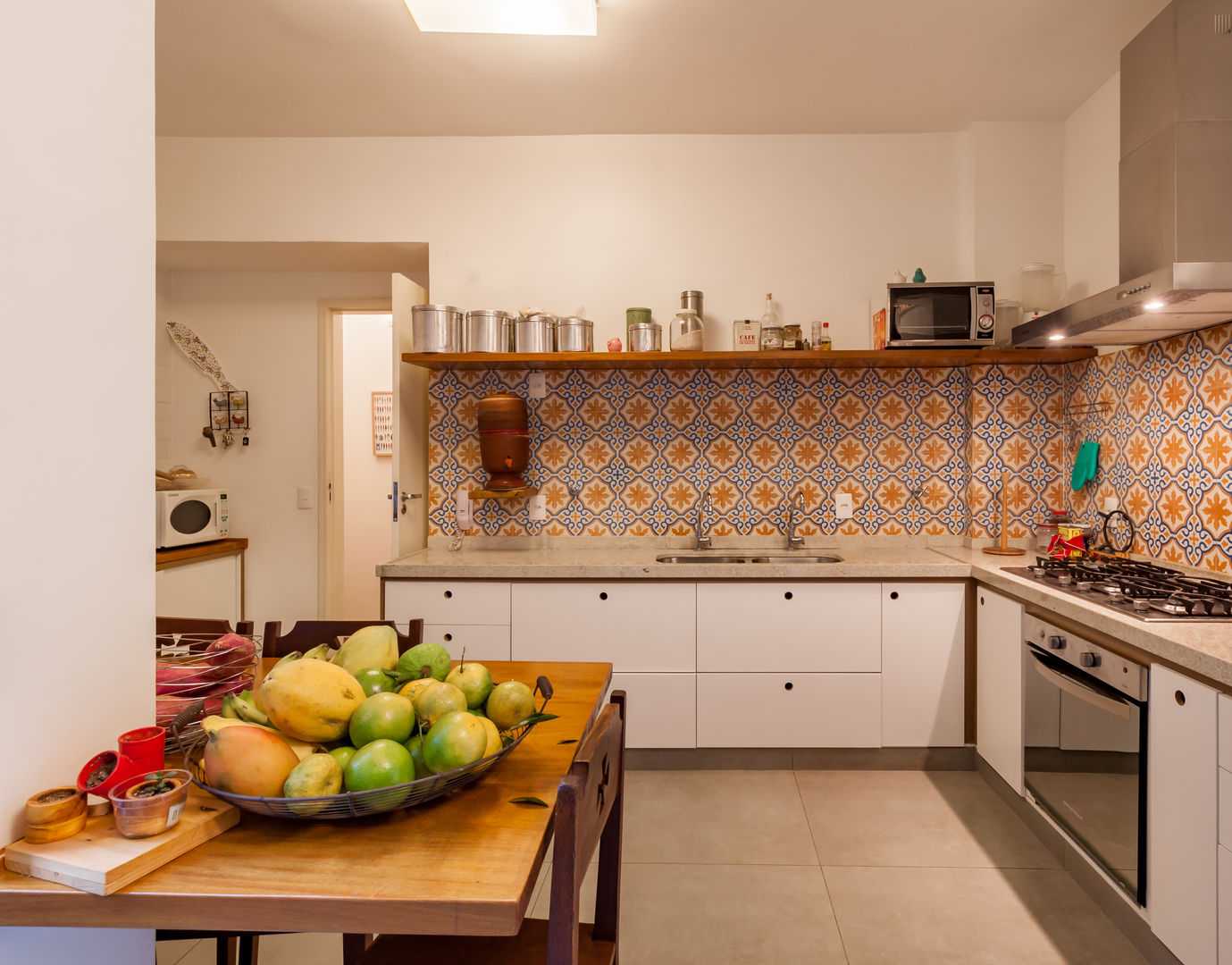 Apartamento no bairro Funcionários, Aptar Arquitetura Aptar Arquitetura Cocinas modernas: Ideas, imágenes y decoración Azulejos