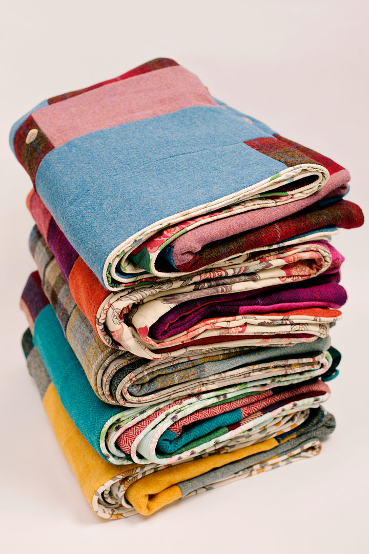 Finest Harris Tweed patchwork quilts Quilts by Lisa Watson غرفة نوم أقمشة و منسوجات