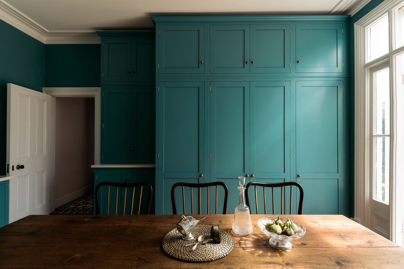 The Upminster Kitchen by deVOL deVOL Kitchens ห้องครัว