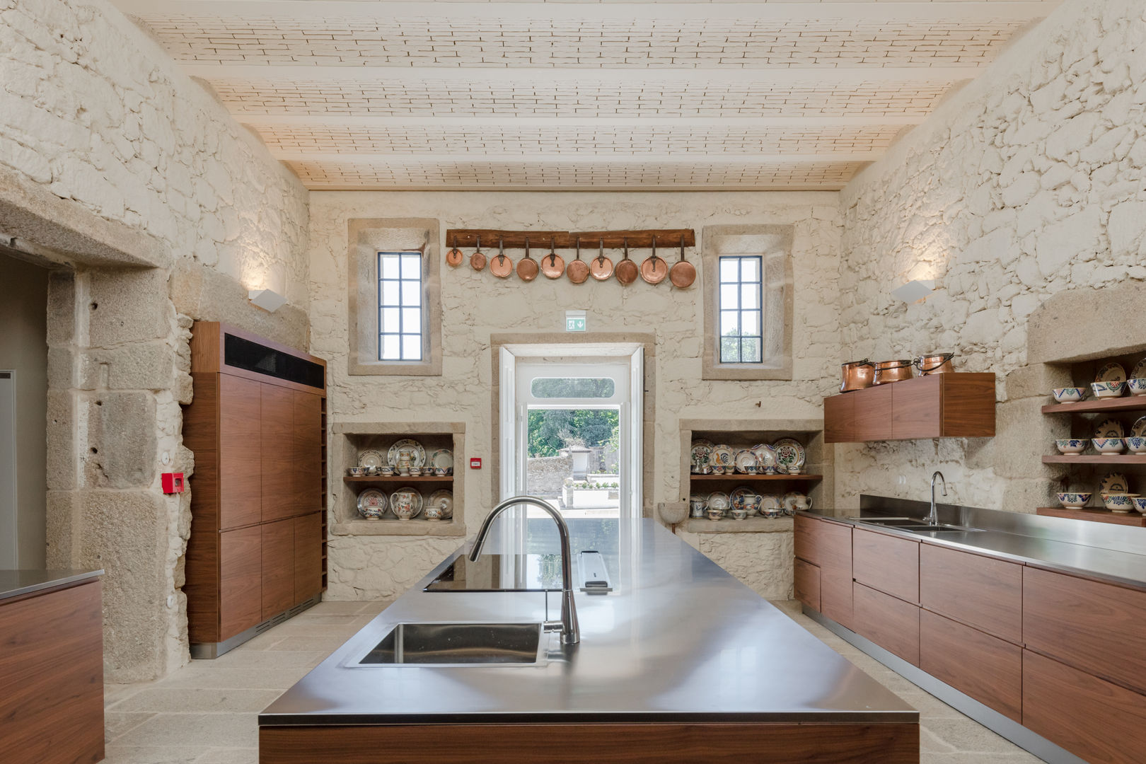 Hotel Paço de Vitorino, PROD Arquitectura & Design PROD Arquitectura & Design Classic style kitchen