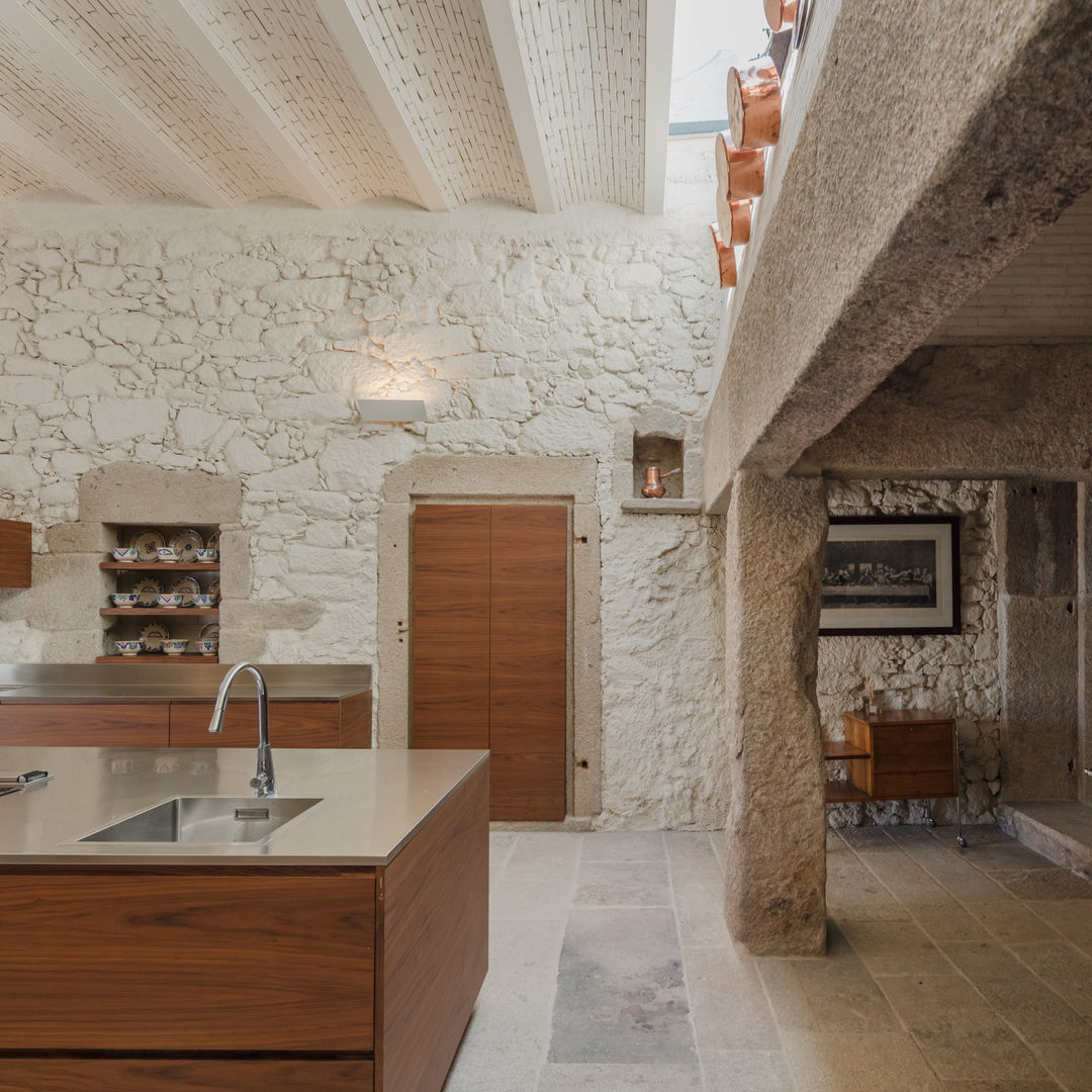 Hotel Paço de Vitorino, PROD Arquitectura & Design PROD Arquitectura & Design Rustic style kitchen