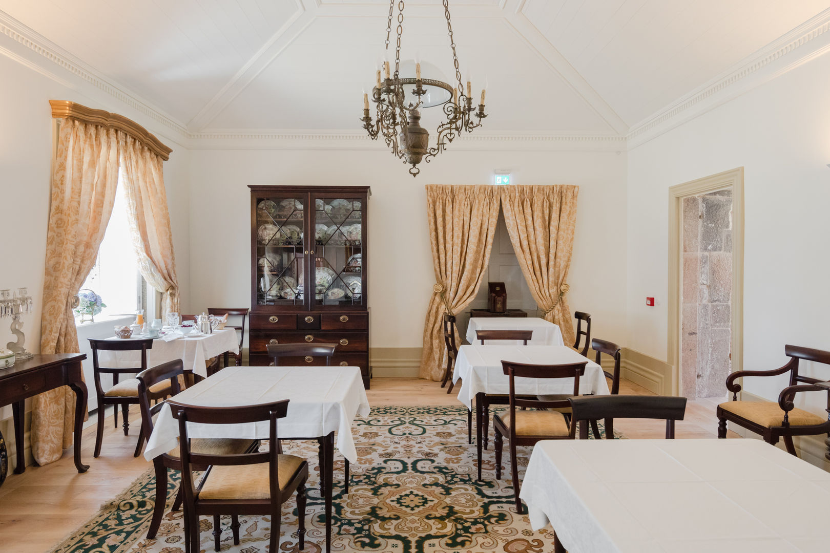 Hotel Paço de Vitorino, PROD Arquitectura & Design PROD Arquitectura & Design Classic style dining room