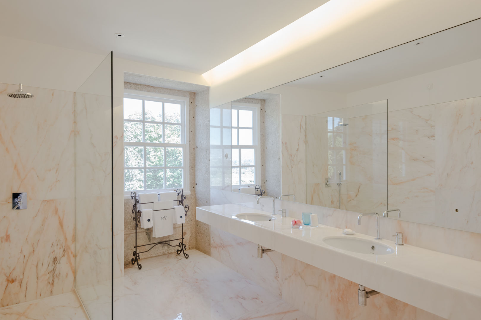 Hotel Paço de Vitorino, PROD Arquitectura & Design PROD Arquitectura & Design Minimalist style bathrooms