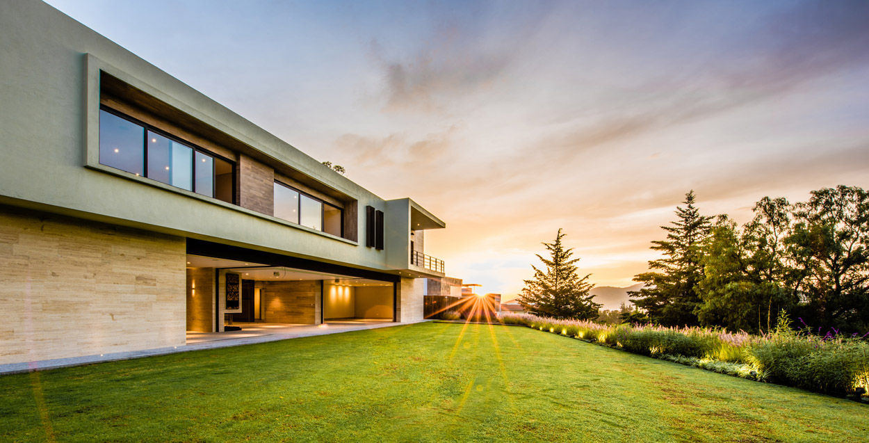 Hacienda del Pedregal Sobrado + Ugalde Arquitectos Casas de estilo moderno