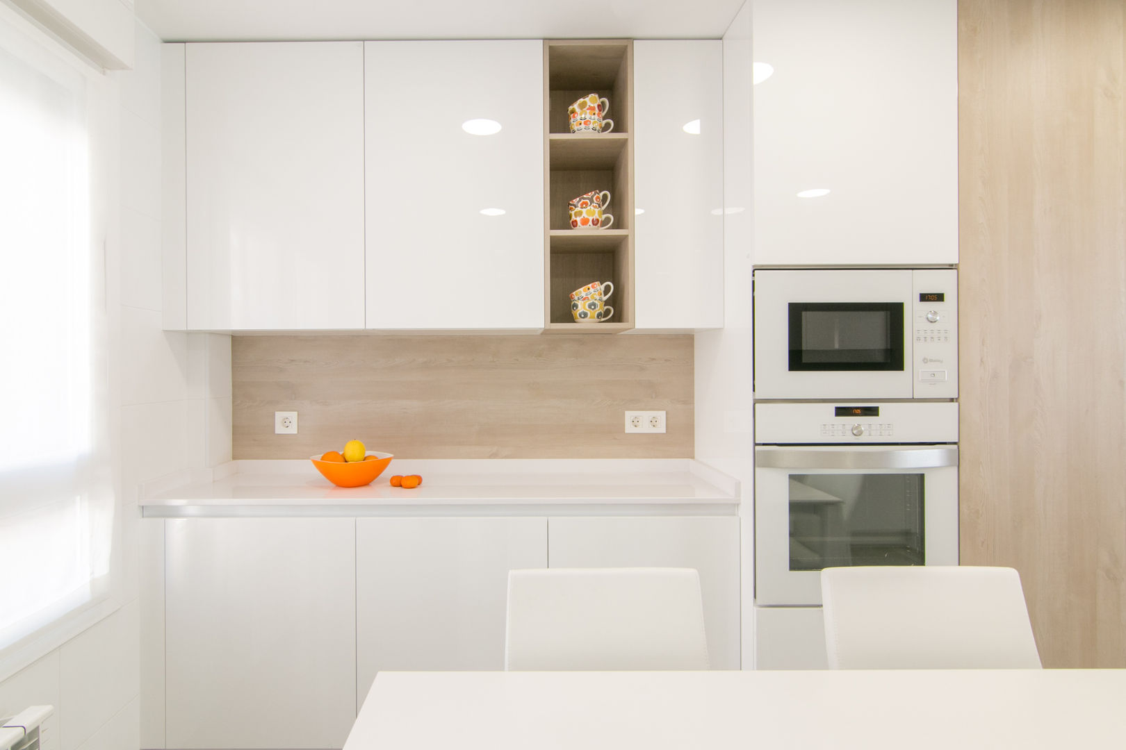 REFORMA ITURRAMA EN PAMPLONA, Rooms de Cocinobra Rooms de Cocinobra مطبخ Cabinets & shelves