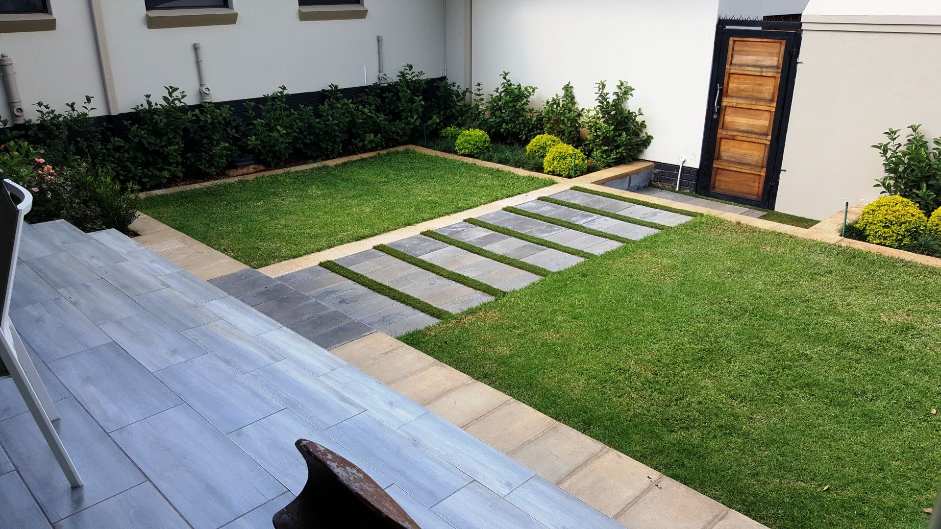 Gorgeous Gardens Taman Modern