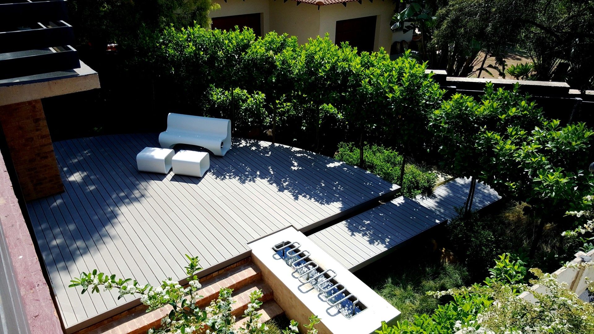 Gorgeous Gardens Modern balcony, veranda & terrace