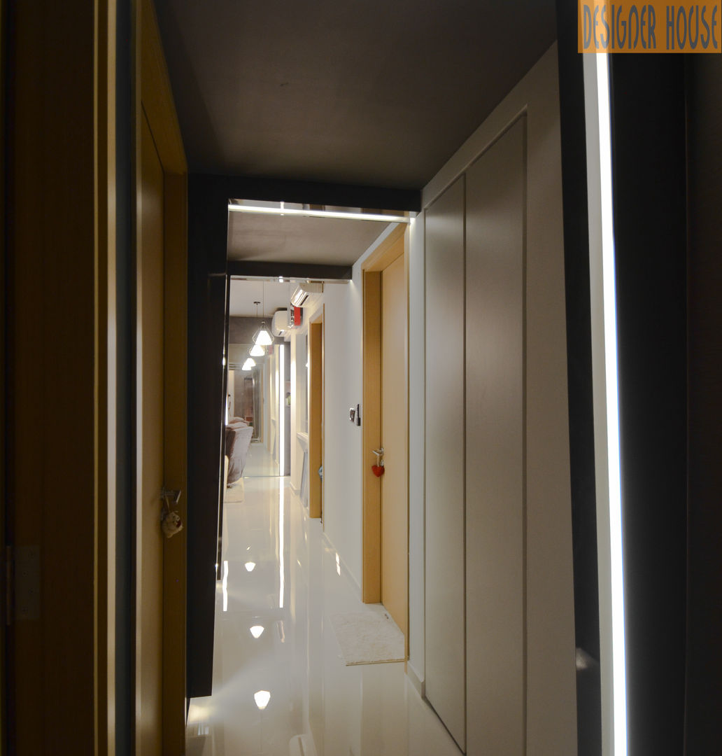 Corridor Designer House Modern corridor, hallway & stairs Plywood