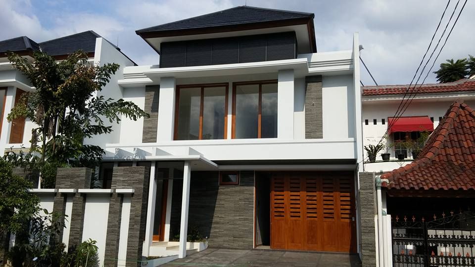 Rumah Bergaya Bali Modern di Cinere, Studio JAJ Studio JAJ Case in stile tropicale