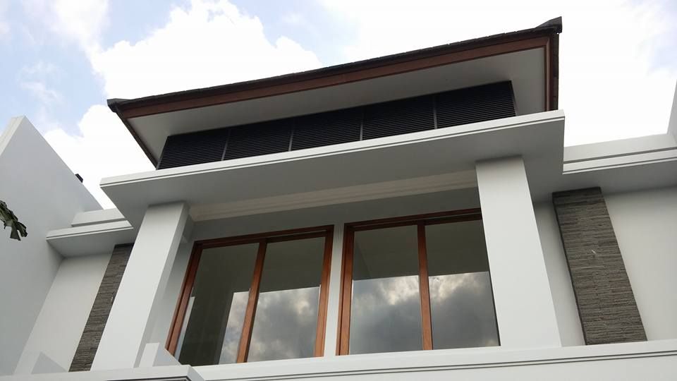 Rumah Bergaya Bali Modern di Cinere, Studio JAJ Studio JAJ Rumah Tropis