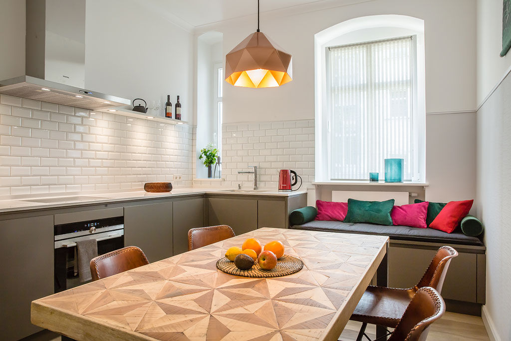 Wohnung in Prenzlauerberg - Berlin . , CONSCIOUS DESIGN - Interiors by Nicoletta Zarattini CONSCIOUS DESIGN - Interiors by Nicoletta Zarattini Kitchen Tiles