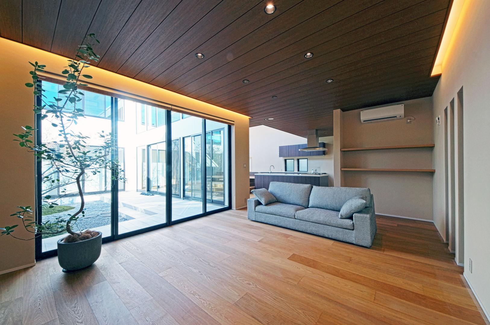 庭を楽しむ家, TERAJIMA ARCHITECTS／テラジマアーキテクツ TERAJIMA ARCHITECTS／テラジマアーキテクツ Modern living room