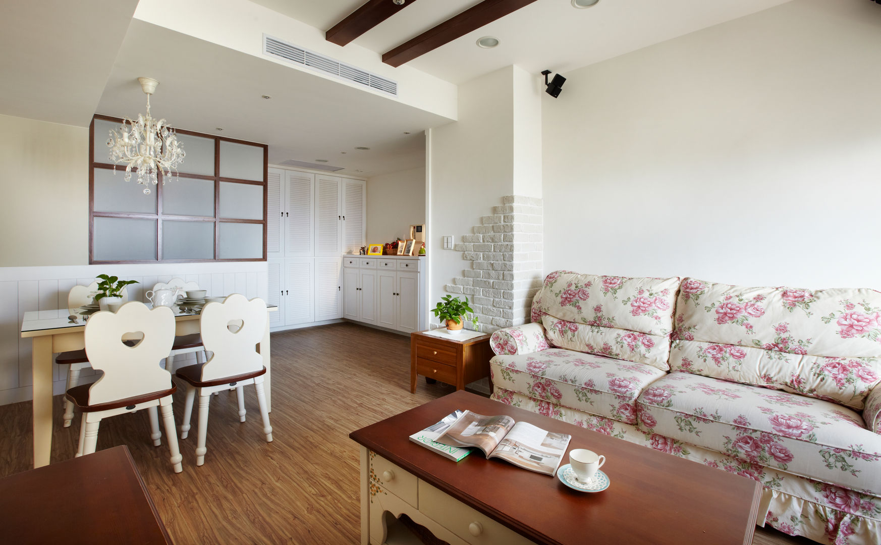 homify Salas de estilo rural Ladrillos