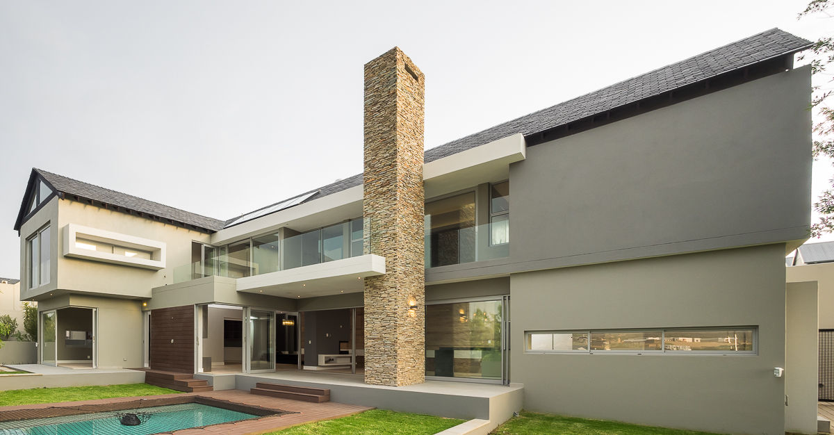 600 square meter home in Waterfall Country Estate, Luc Zeghers Architects Luc Zeghers Architects