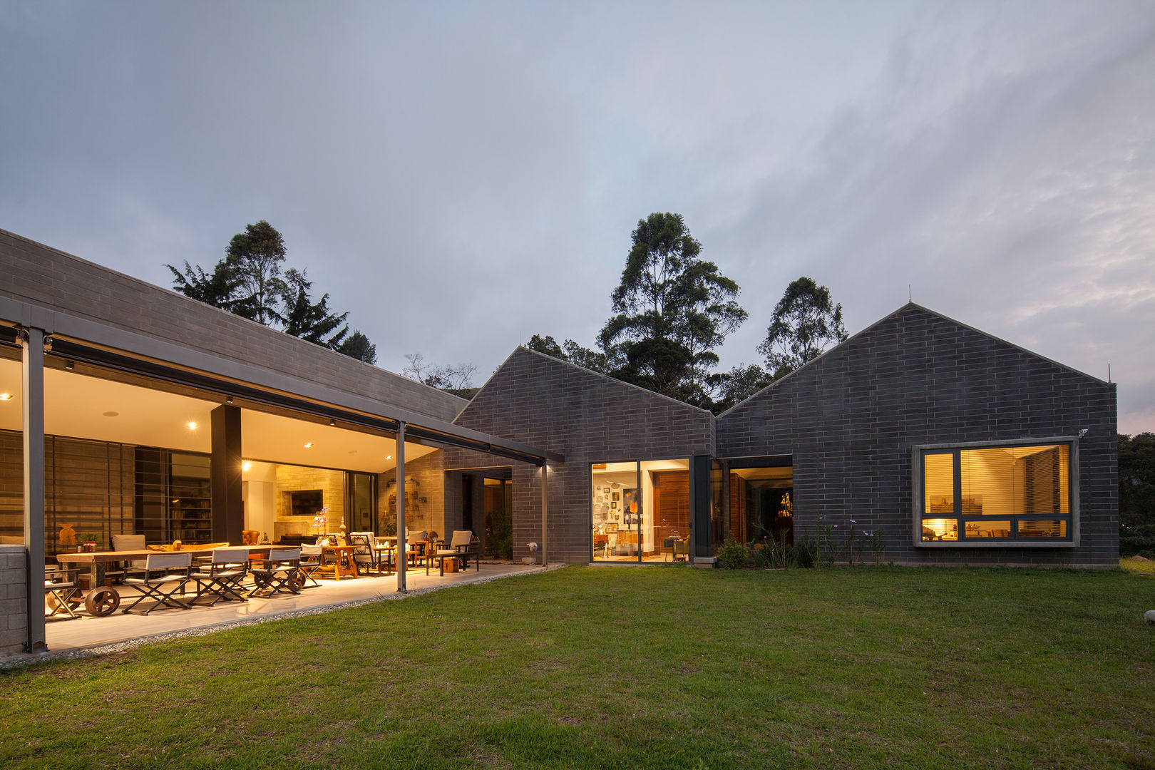 Casa La Querencia, toroposada arquitectos sas toroposada arquitectos sas Industrial style houses