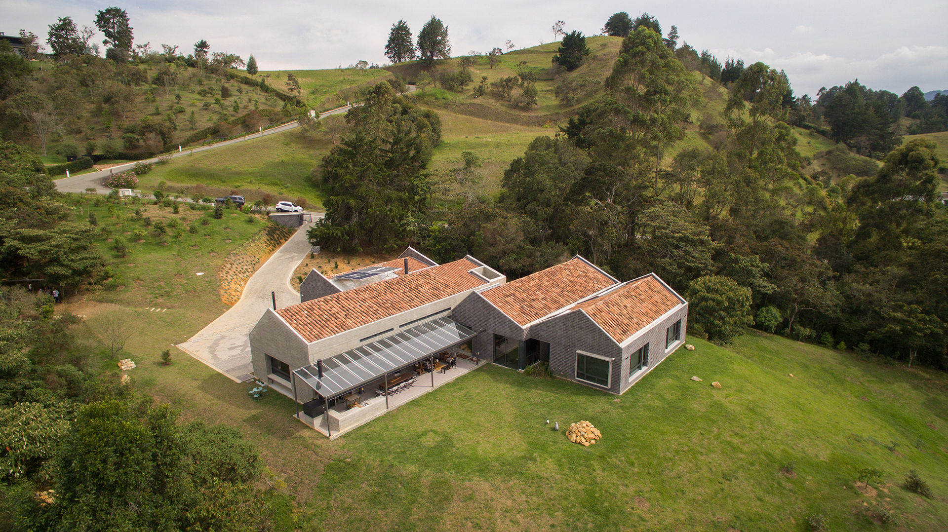 Casa La Querencia, toroposada arquitectos sas toroposada arquitectos sas Nhà phong cách công nghiệp