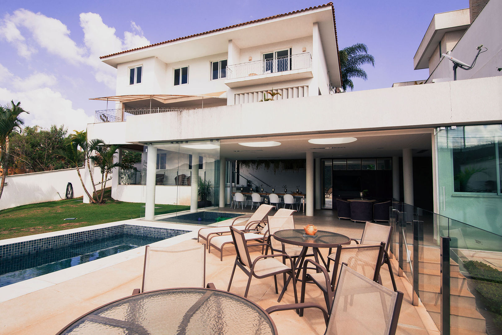 ÁREA EXTERNA VILLAGE TERRASSE, Mutabile Arquitetura Mutabile Arquitetura Modern Balkon, Veranda & Teras