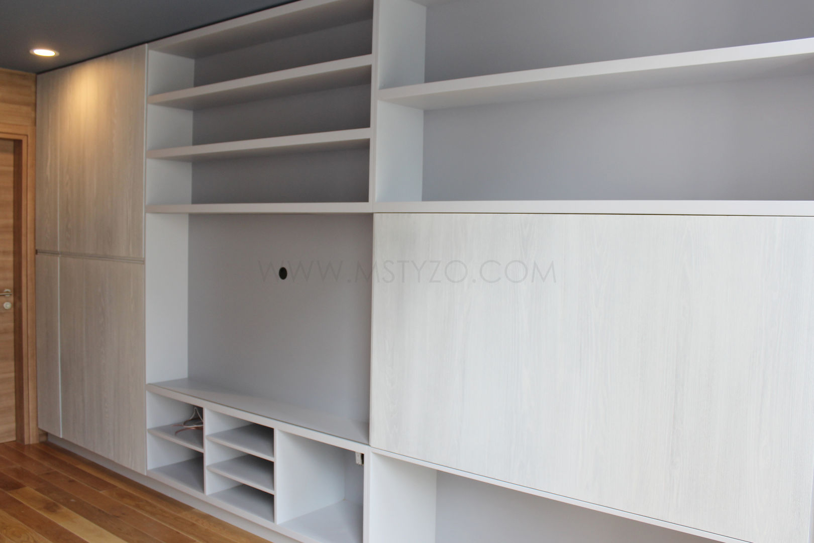 homify Salle multimédia minimaliste MDF