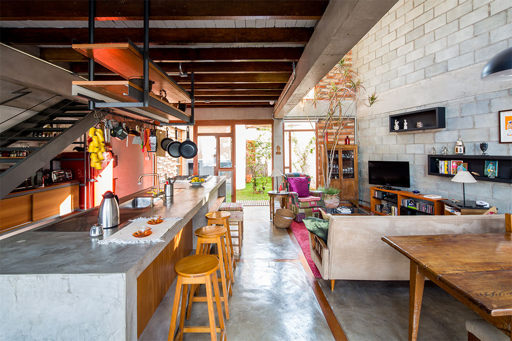 Casa Rua Madalena, Grupo Garoa Arquitetos associados Grupo Garoa Arquitetos associados モダンな キッチン コンクリート