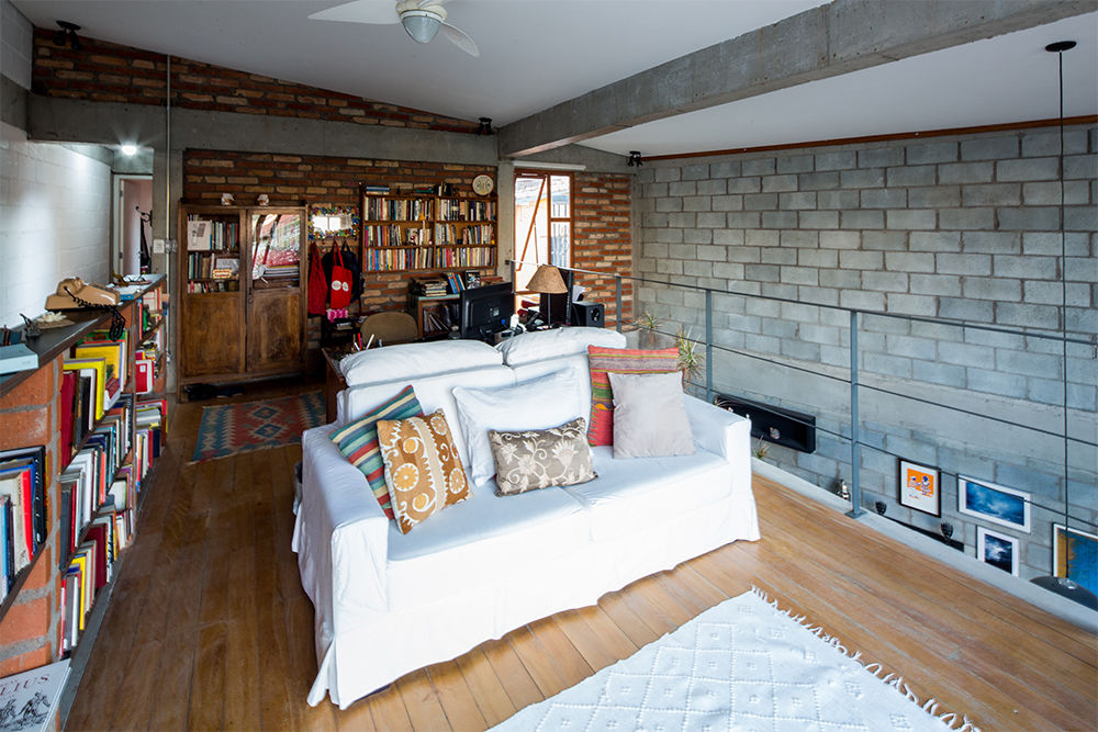 Casa Rua Madalena Grupo Garoa Arquitetos associados Salas de estar modernas Concreto